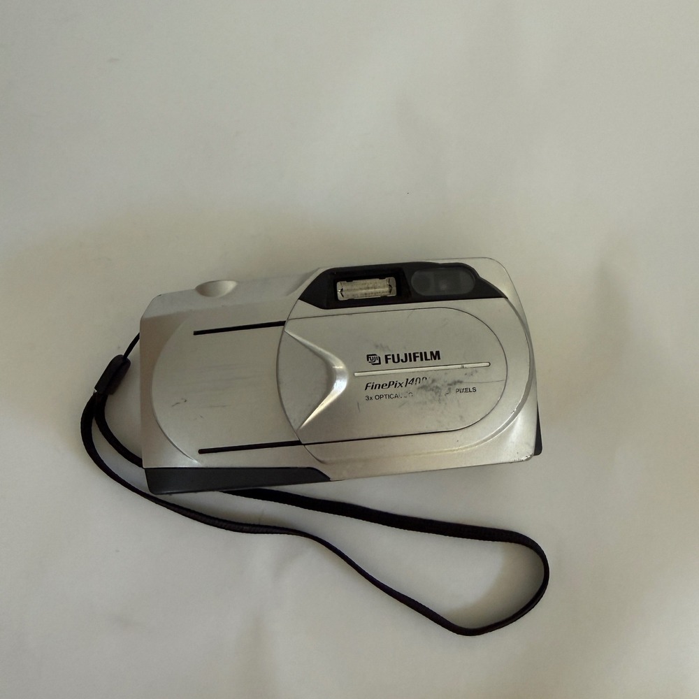 Fujifilm FinePix 1400 Zoom 1.3MP Digital Camera Silver Made in Japan Untested